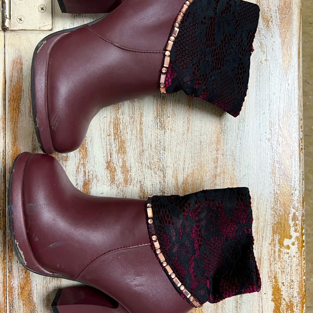 Boots size 5 - Picture 1 of 1